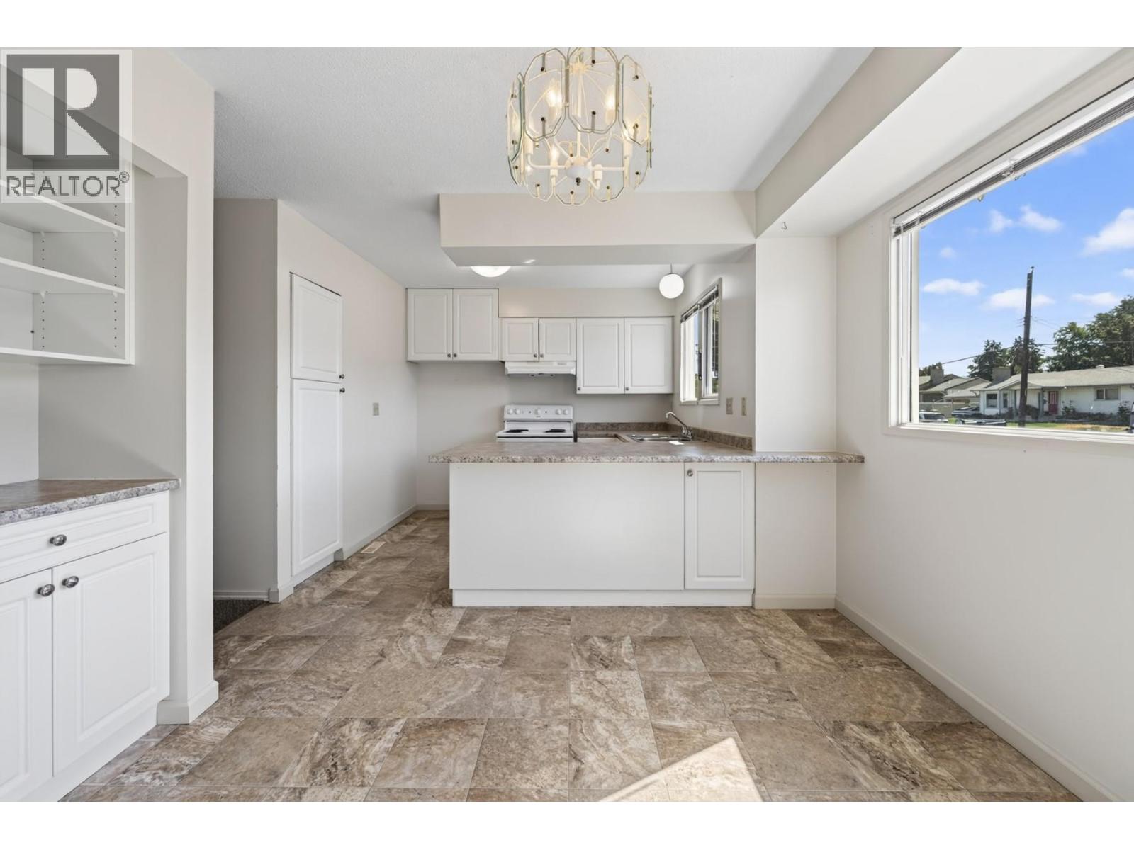 2640 Argyle Avenue - 5