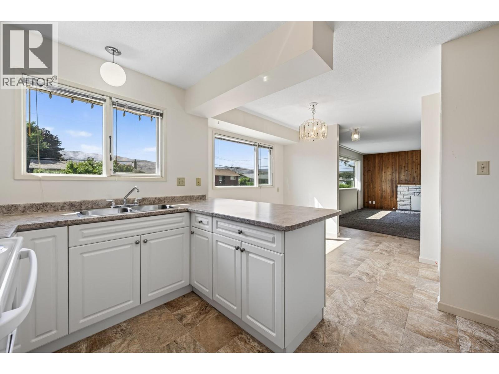 2640 Argyle Avenue - 7