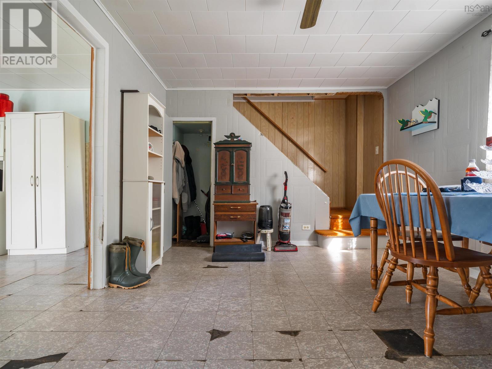 4668 Highway 242 - Image 33