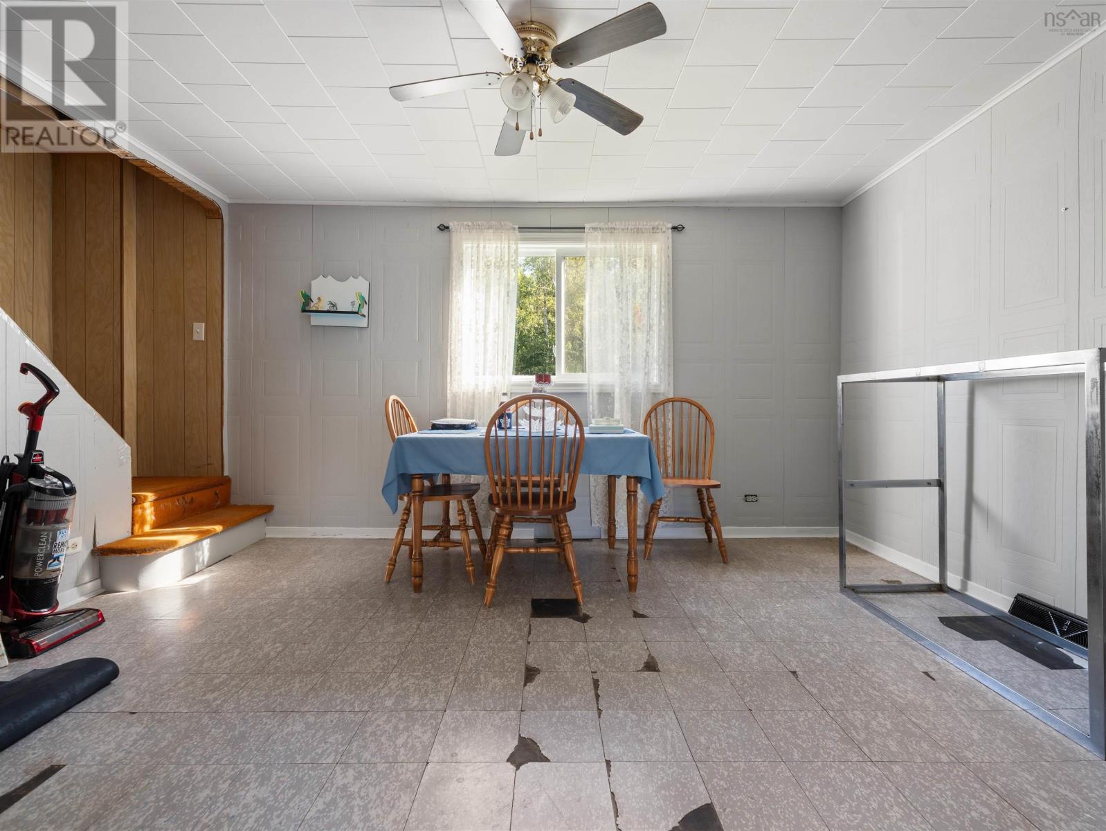 4668 Highway 242 - Image 32