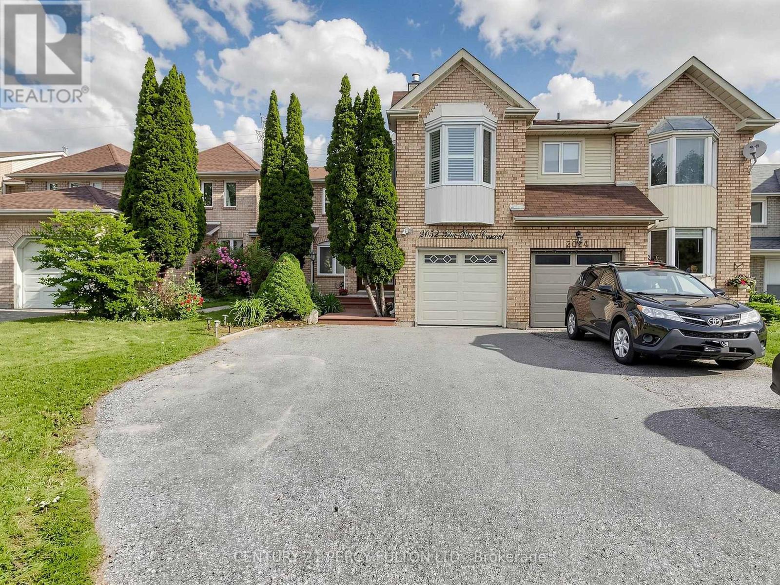2052 BLUE RIDGE CRESCENT - 2