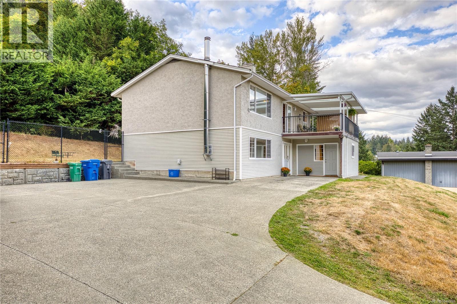 2077 Lakeside Drive, Nanaimo, British Columbia, V9X1B5, Nanaimo, British Columbia — photo 2 of 5