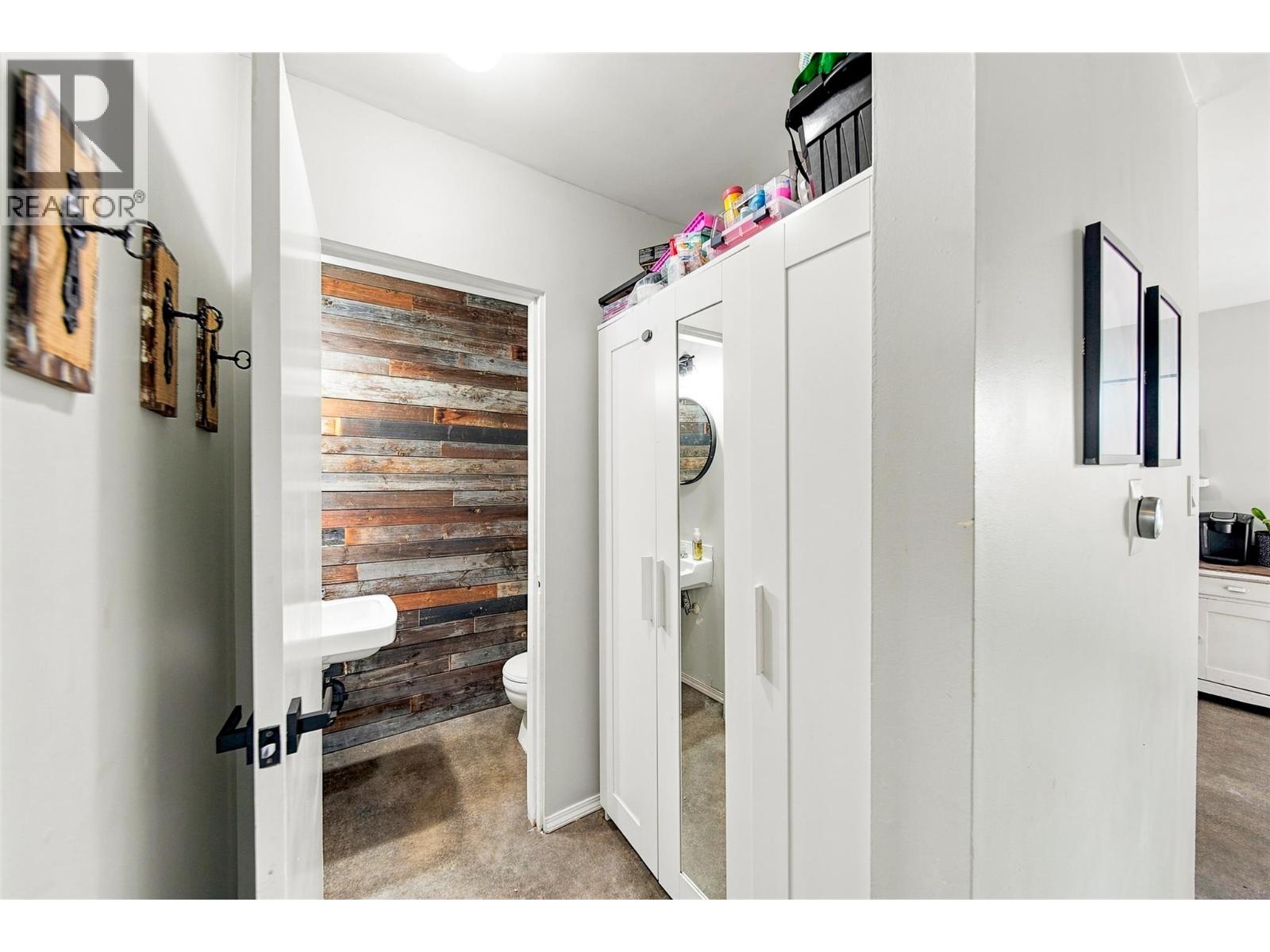 4 - 2390 Seyom Crescent - 17