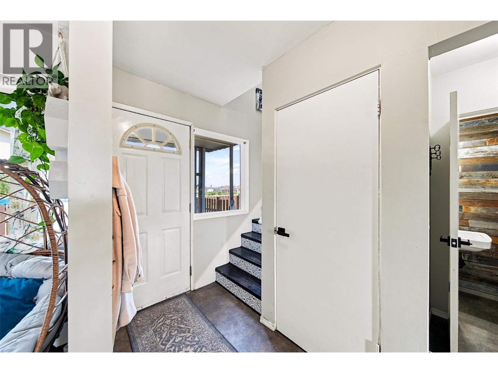 4 - 2390 Seyom Crescent - Image 3