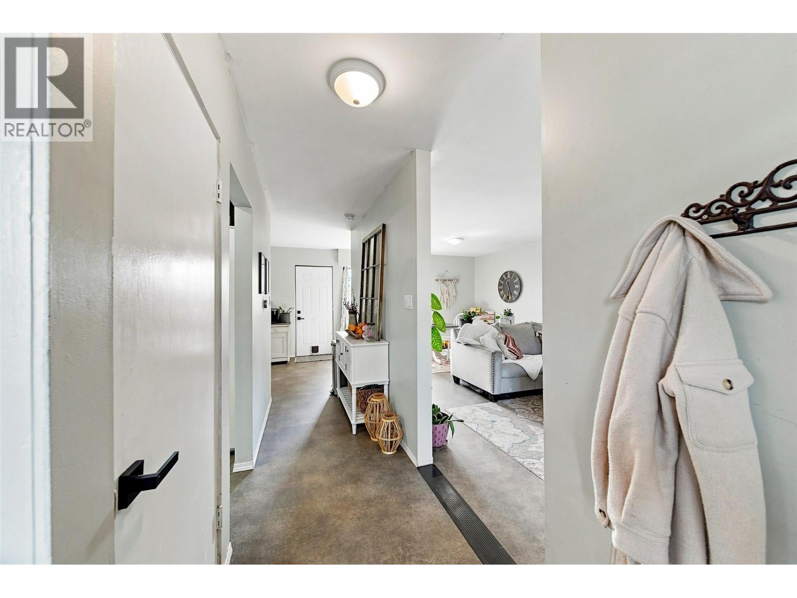 4 - 2390 Seyom Crescent - Image 21