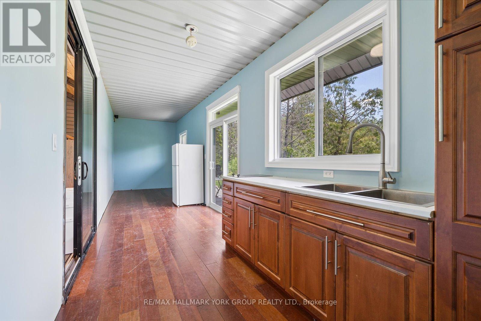 755 COUNTRY LANE - Image 12
