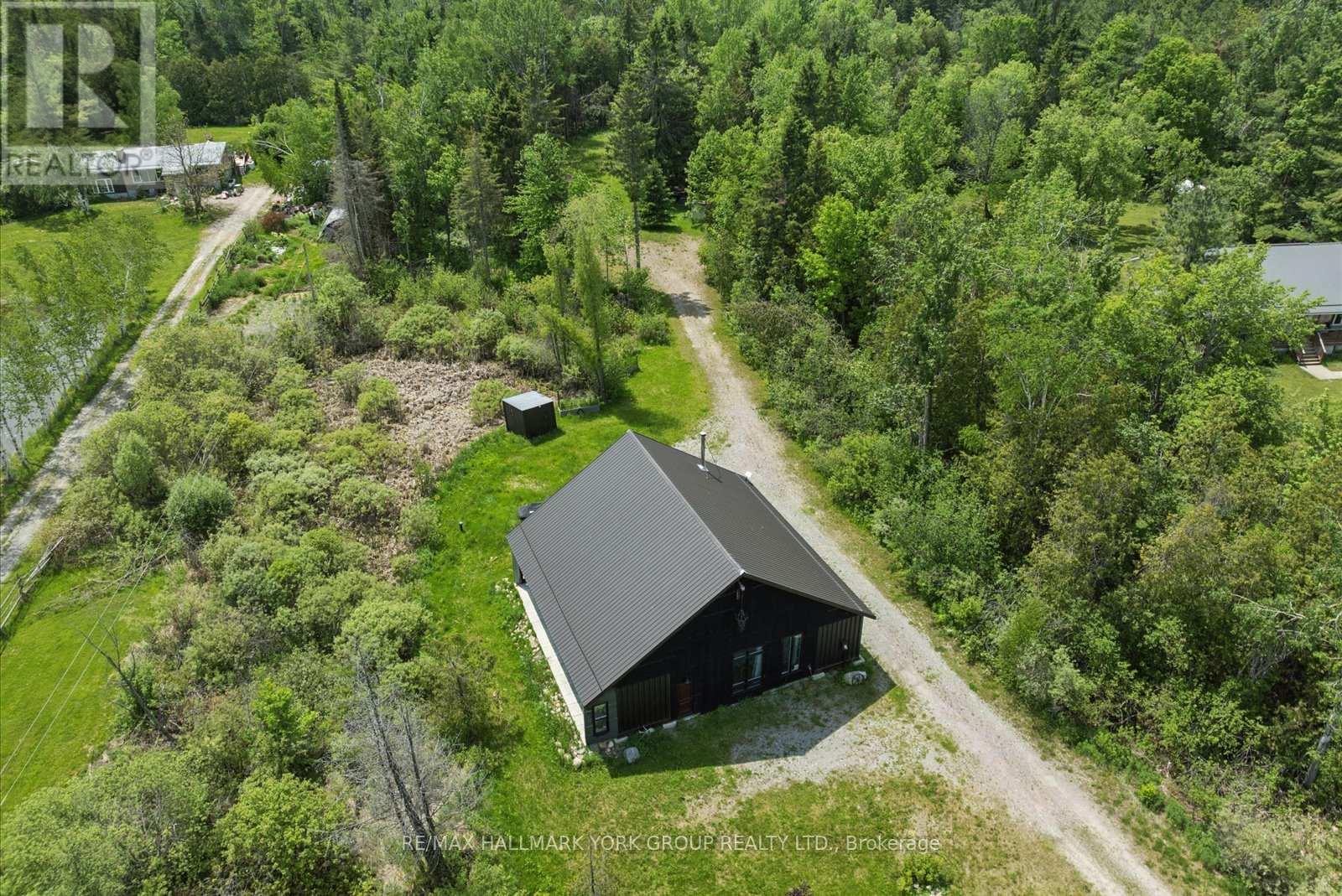 755 COUNTRY LANE - Image 34