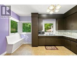 Kitchen - 2204 Lorne Avenue, Saskatoon, SK S7J0R9 Photo 8