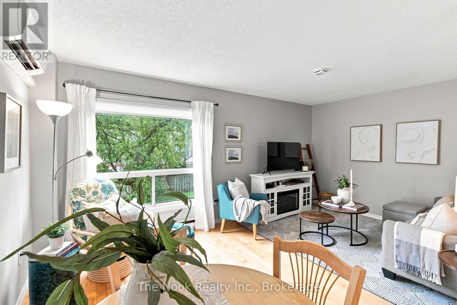 27 THE BRIDLE PATH - 18