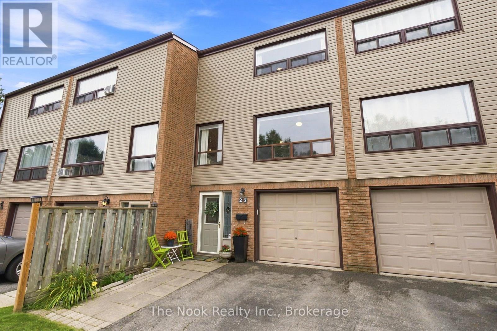 27 The Bridle Path, Clarington (Bowmanville), Ontario, L1C3W1, Clarington (Bowmanville), Ontario — photo 2 of 5