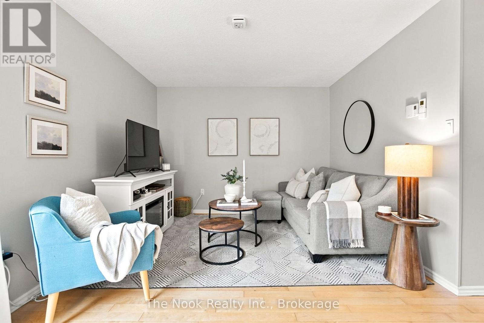 27 THE BRIDLE PATH - 21