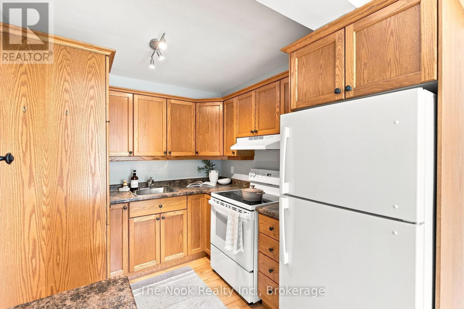 27 THE BRIDLE PATH - 25