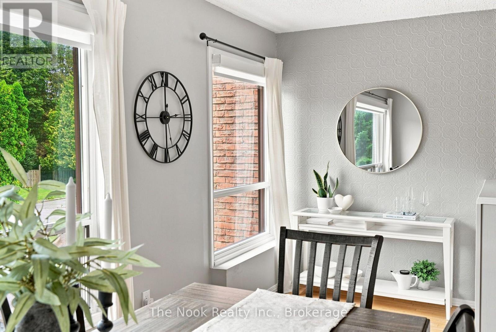 27 THE BRIDLE PATH - 32