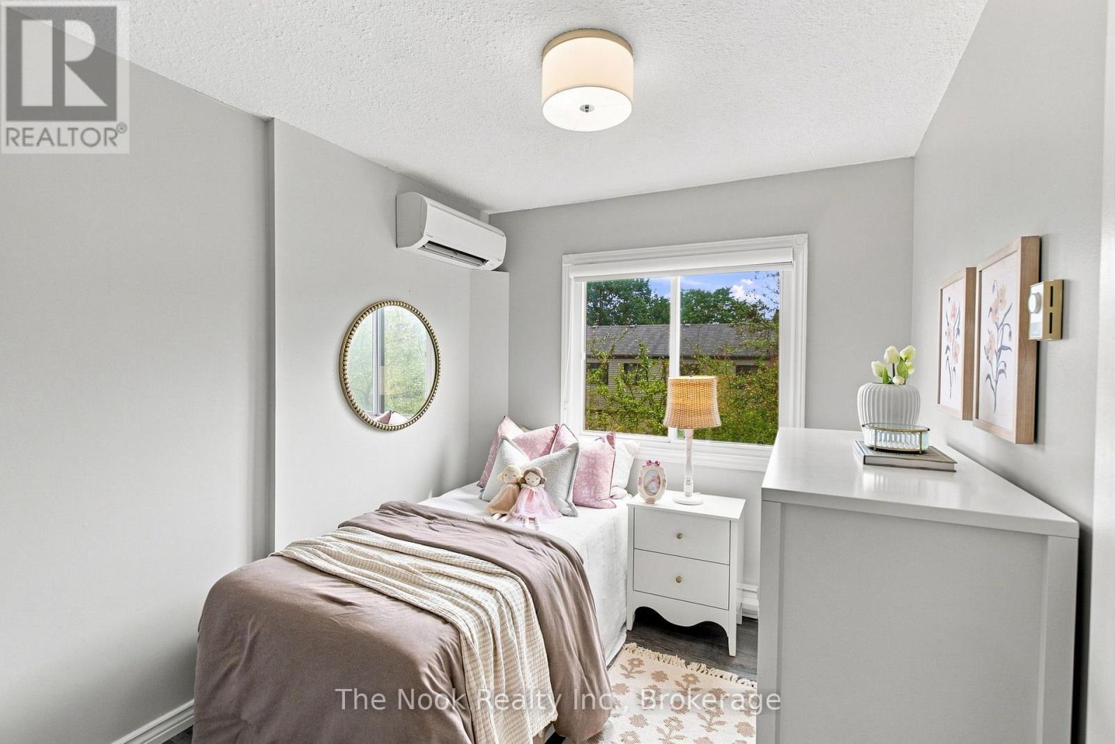 27 THE BRIDLE PATH - 37