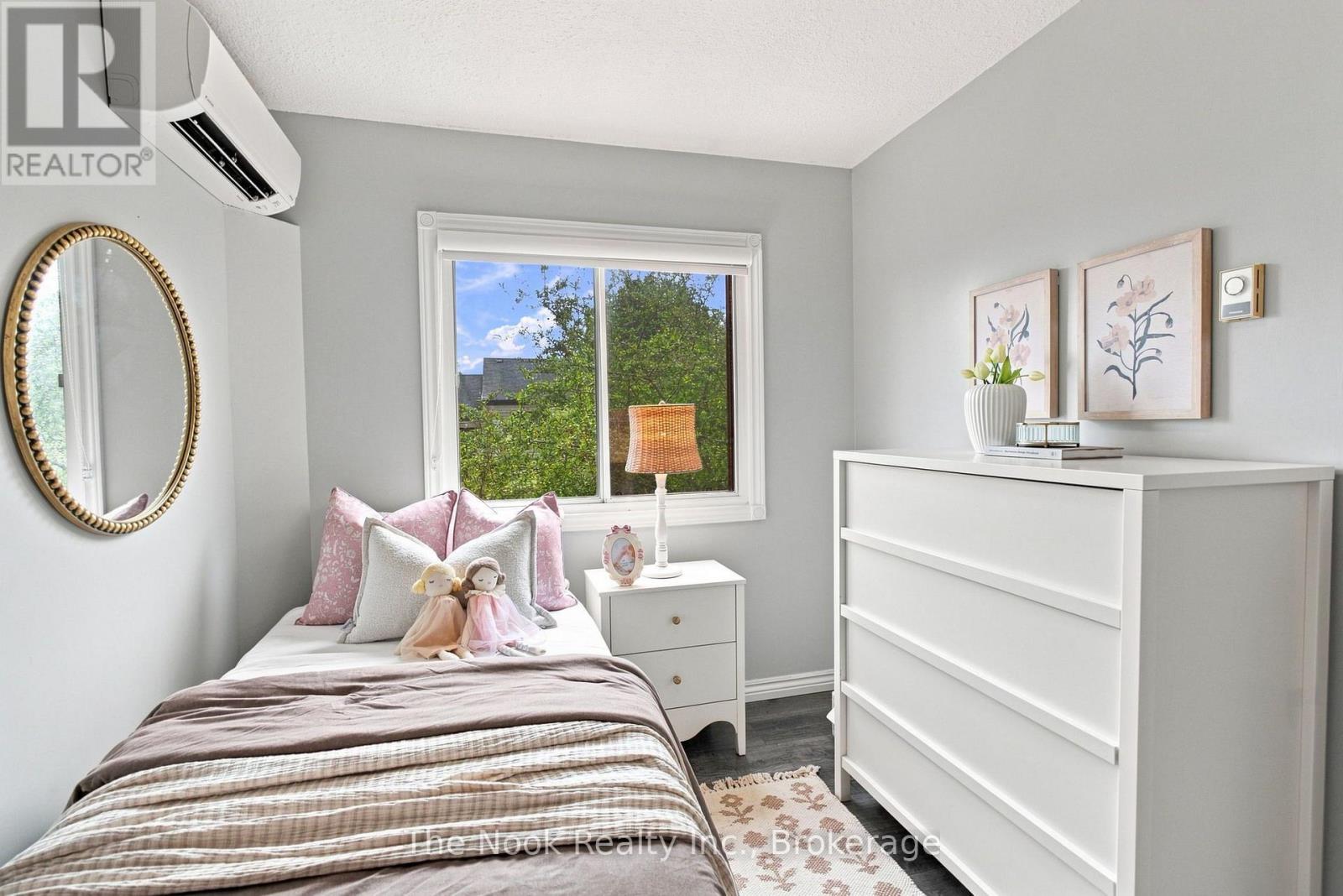 27 THE BRIDLE PATH - 38