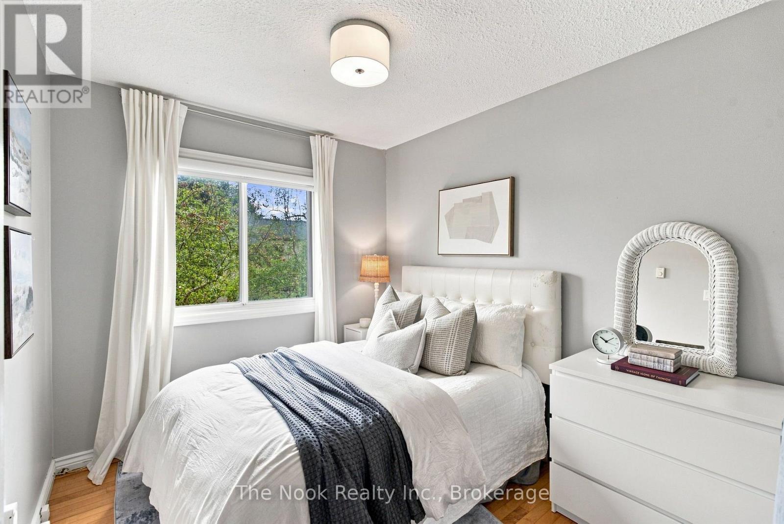 27 THE BRIDLE PATH - 39