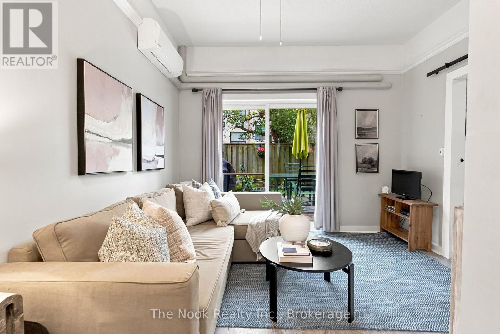 27 THE BRIDLE PATH - 9