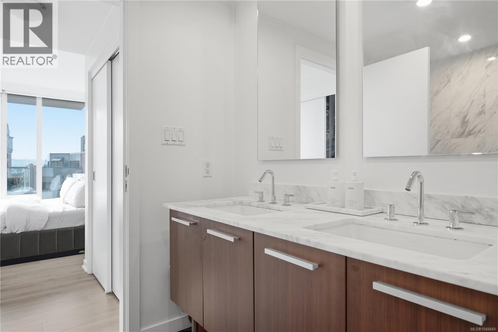 #606 708 Burdett Ave - 13