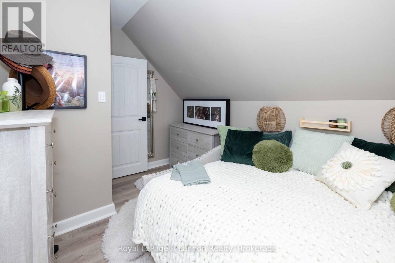 102 BRUCE STREET - 32