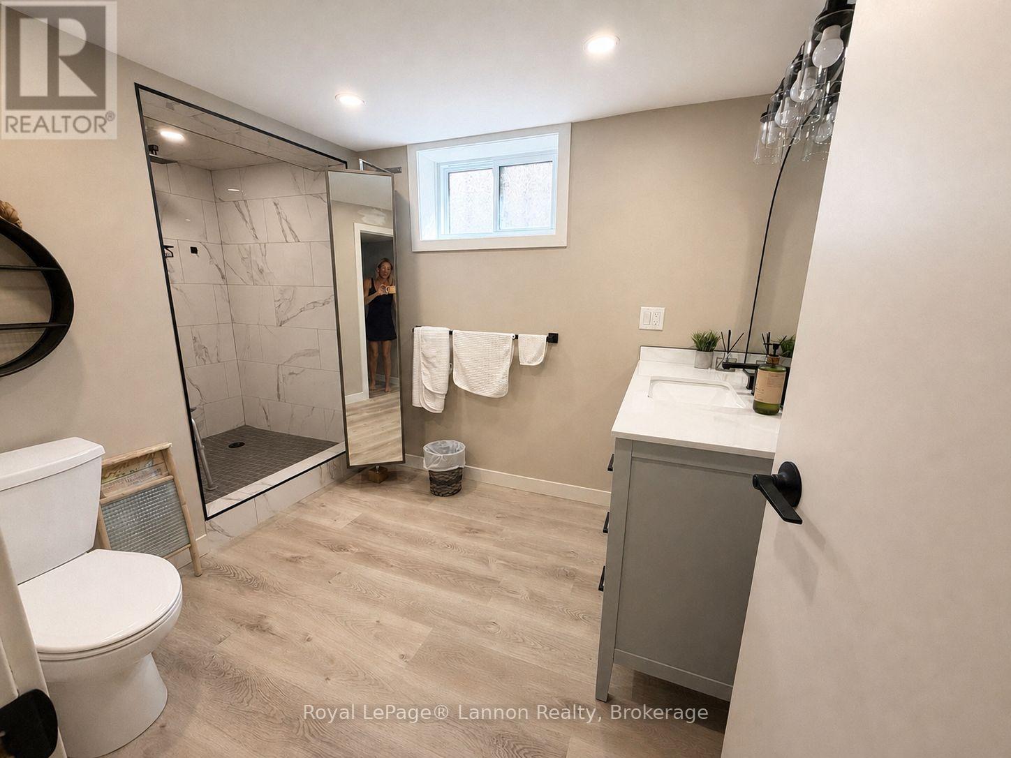 102 BRUCE STREET - 36