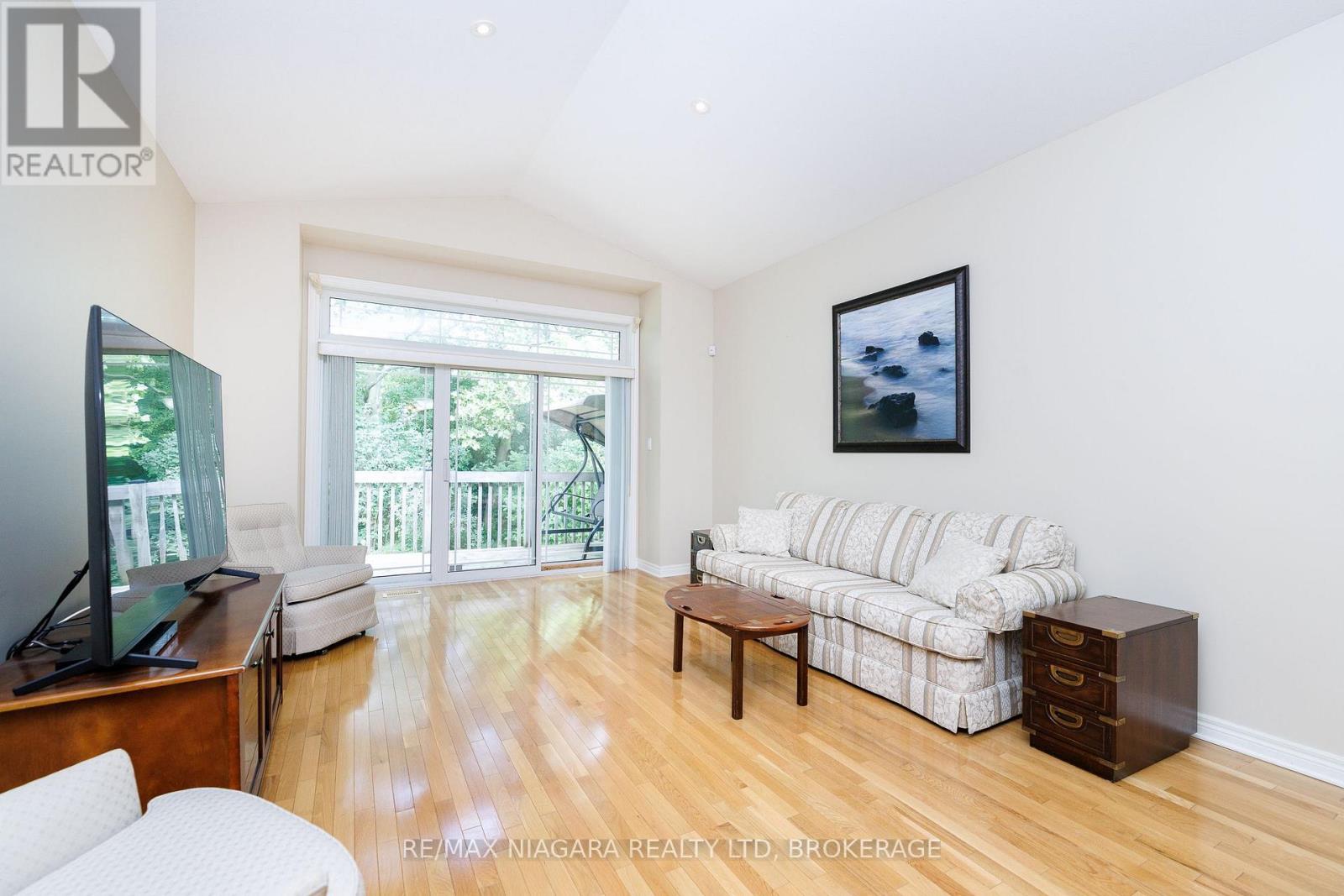 #8 3300 MONTROSE ROAD - 10