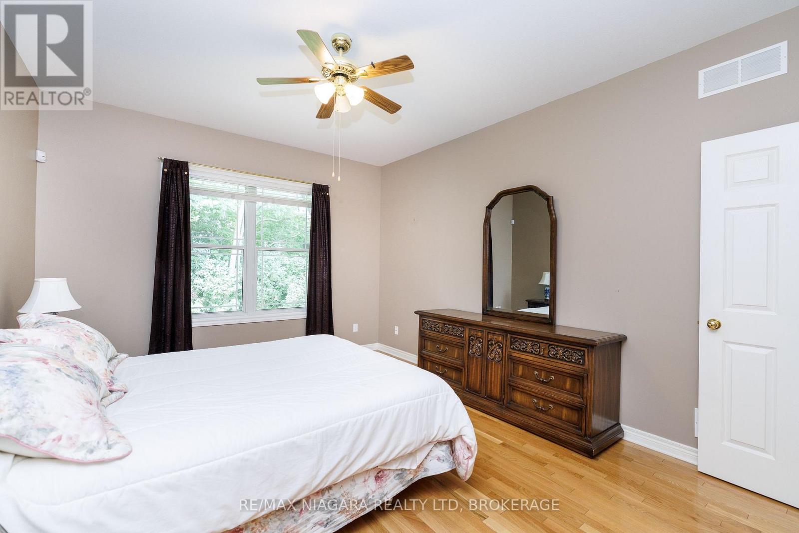 #8 3300 MONTROSE ROAD - 16