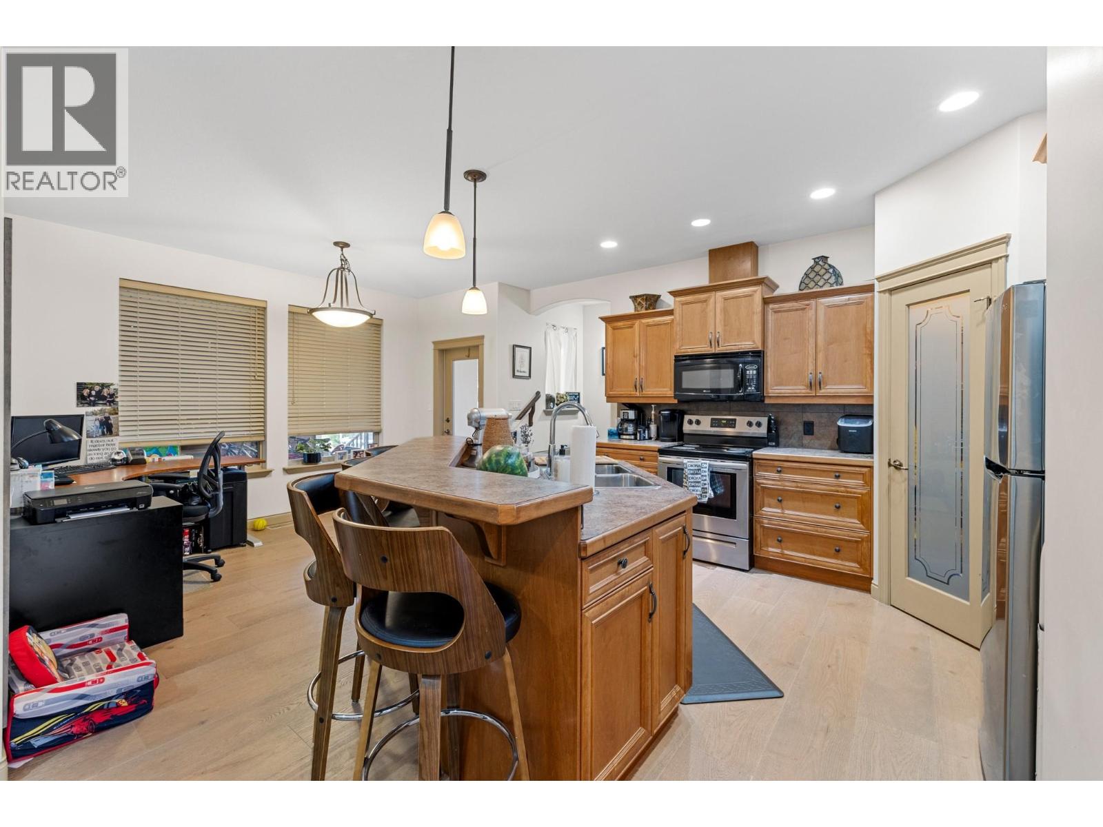  5438 Farron Street, Kelowna