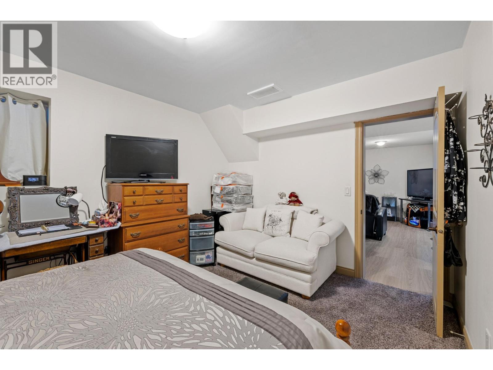  5438 Farron Street, Kelowna