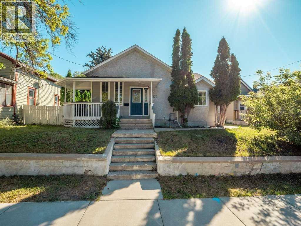 633 7 Street S - 1