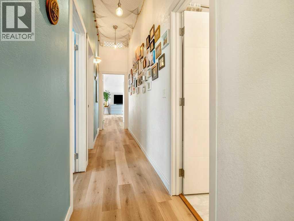 633 7 Street S - 18