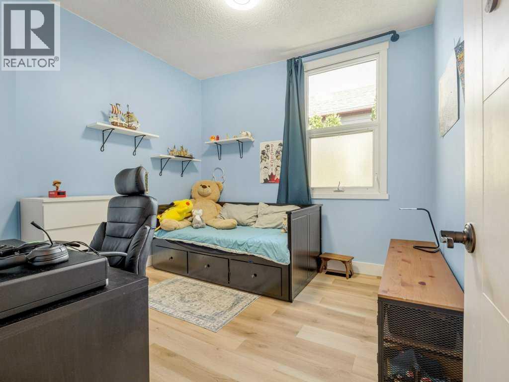 633 7 Street S - Image 21