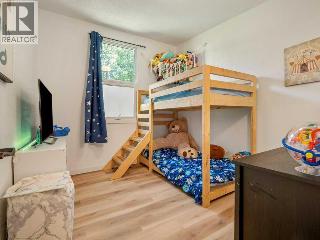 633 7 Street S - Image 23