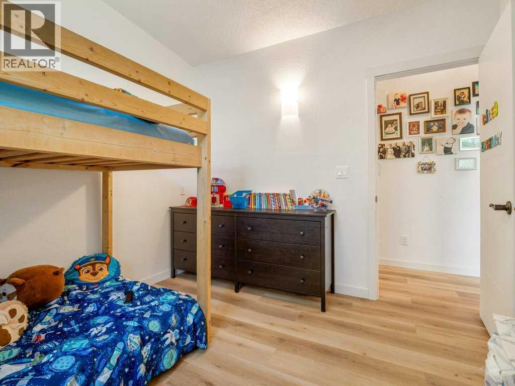 633 7 Street S - Image 24