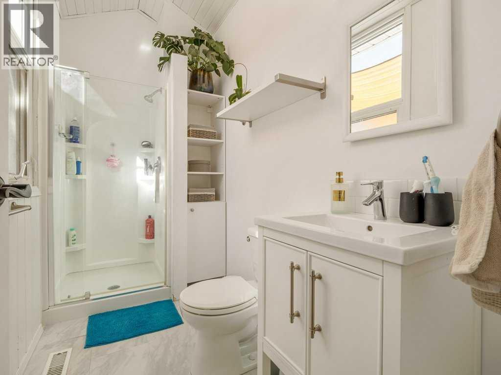 633 7 Street S - 29