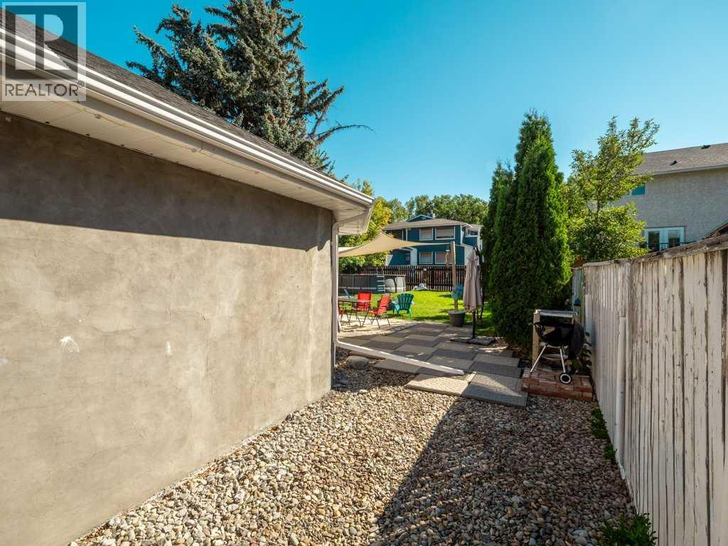 633 7 Street S - 39