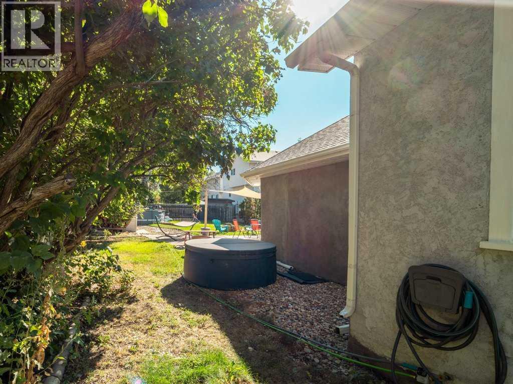 633 7 Street S - 49