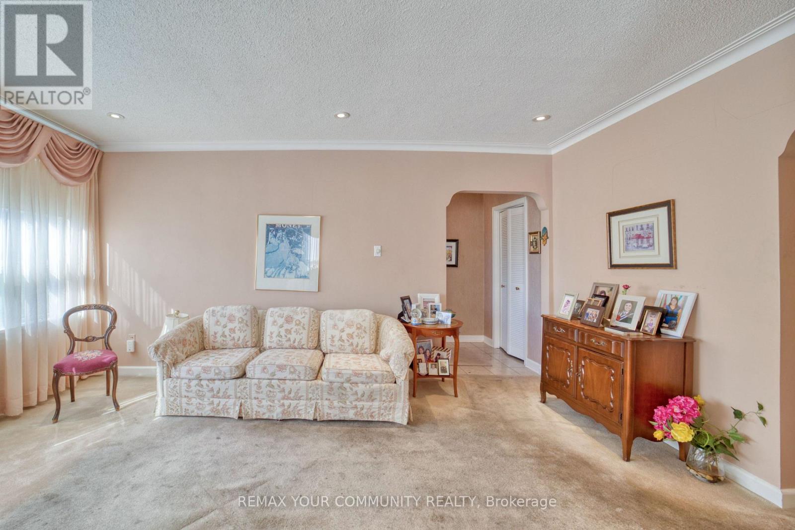 48 ALEXIS BOULEVARD - 12