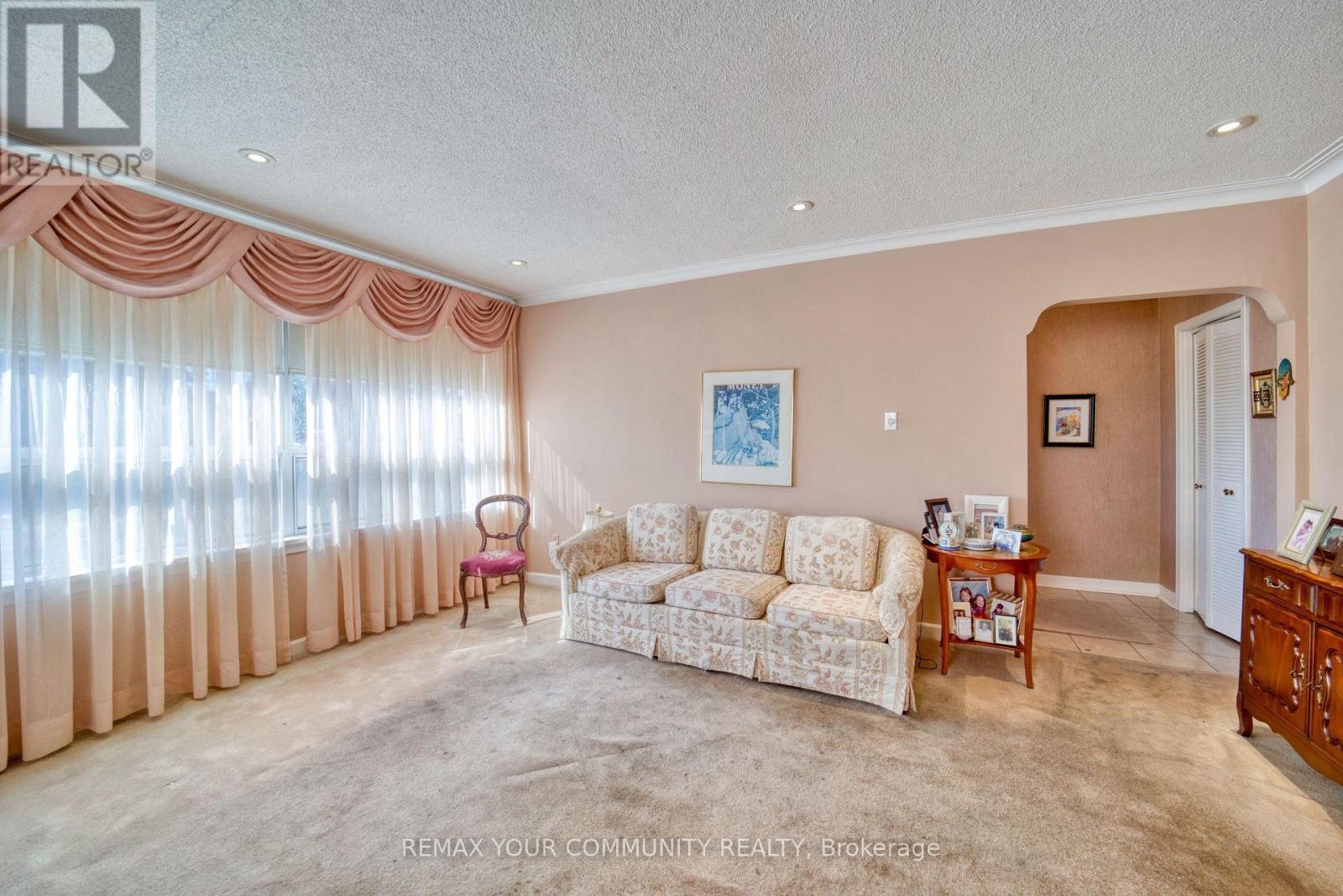 48 ALEXIS BOULEVARD - 13