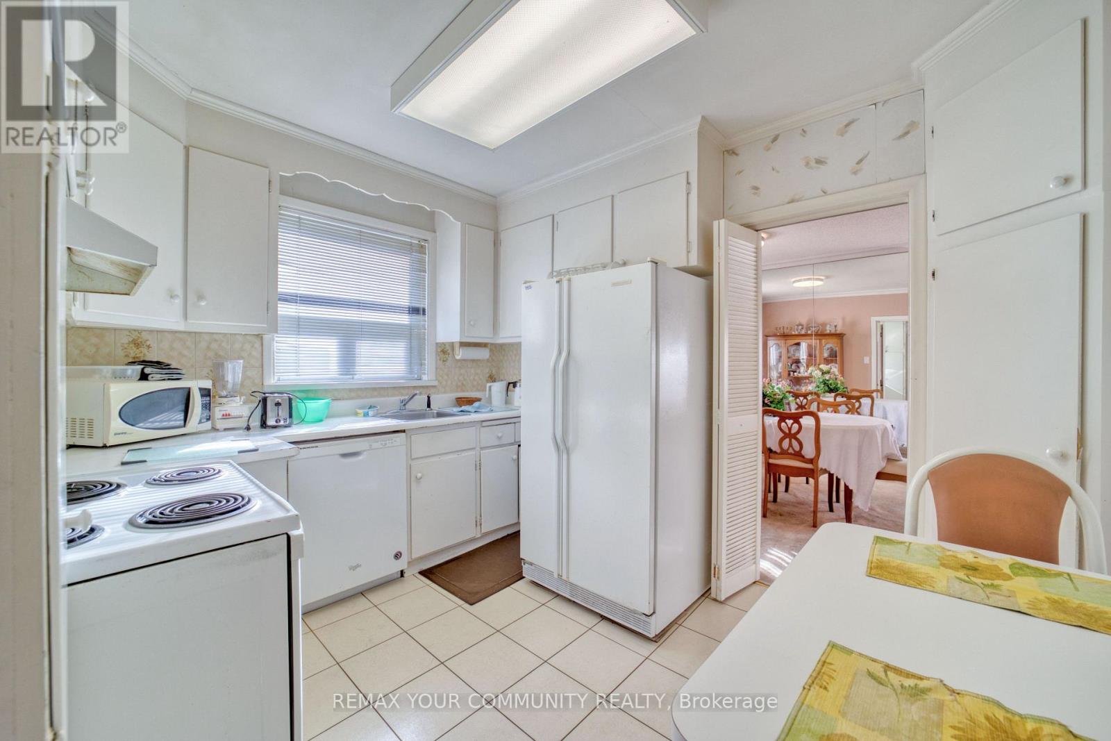 48 ALEXIS BOULEVARD - 16