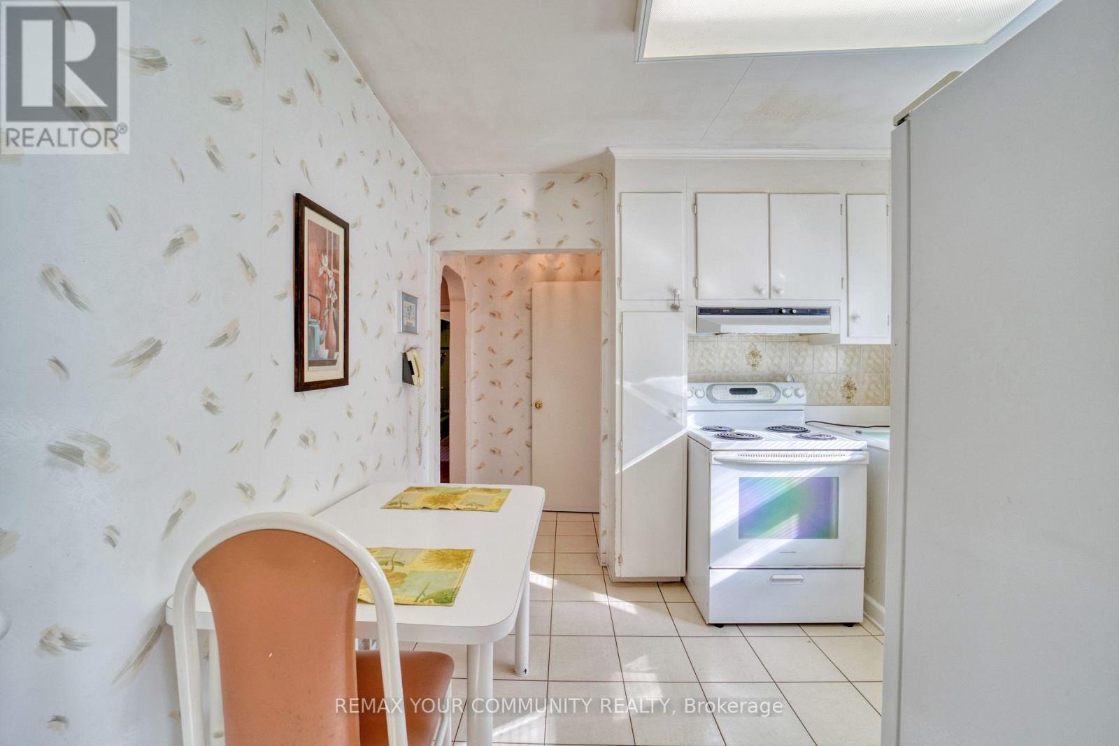 48 ALEXIS BOULEVARD - 19