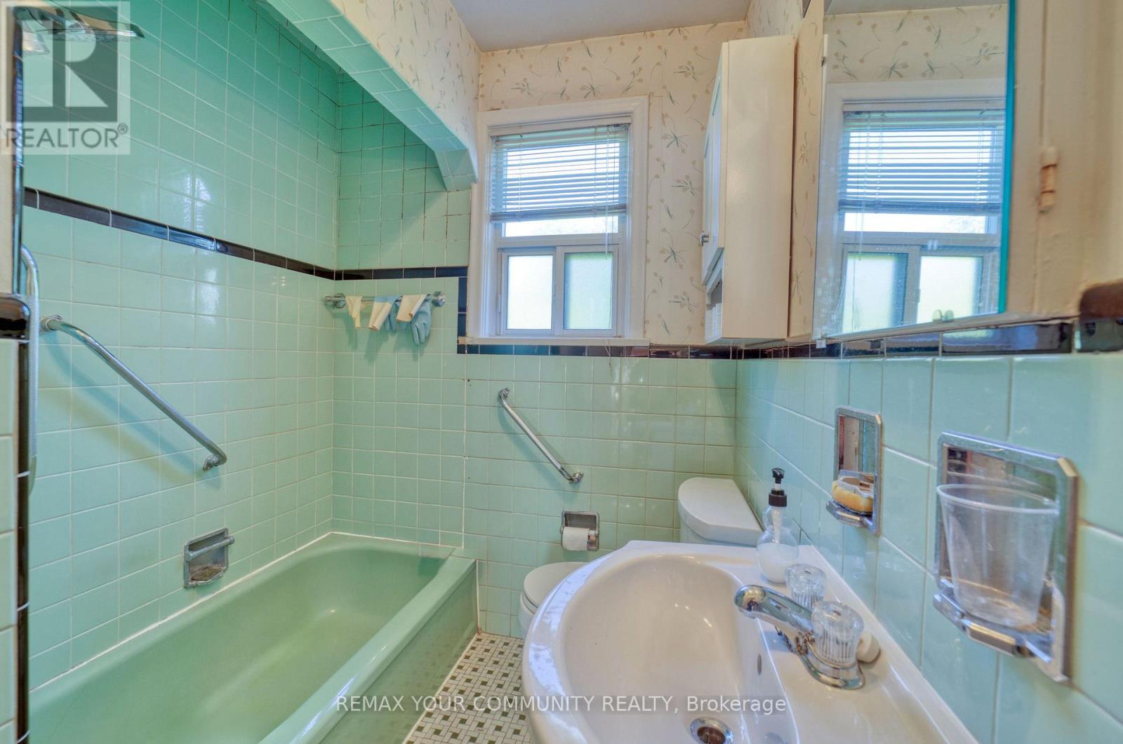 48 ALEXIS BOULEVARD - Image 29