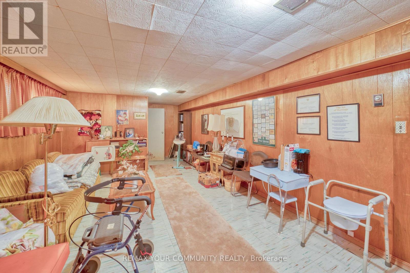 48 ALEXIS BOULEVARD - 34