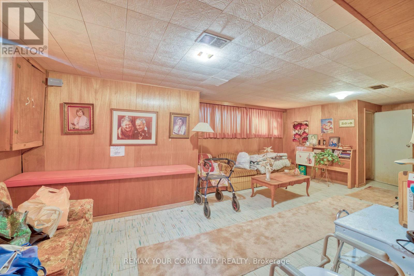 48 ALEXIS BOULEVARD - 35