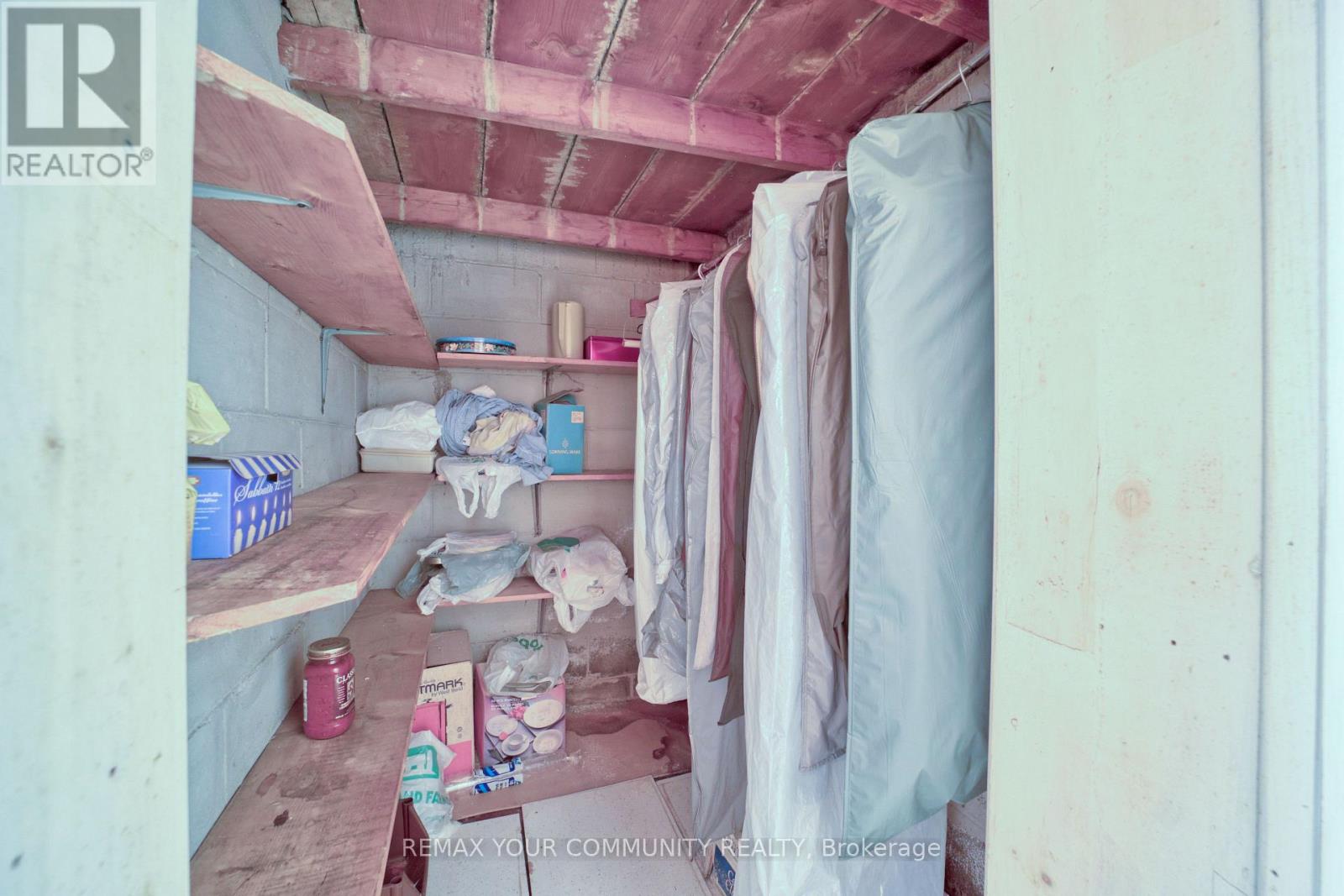 48 ALEXIS BOULEVARD - 38