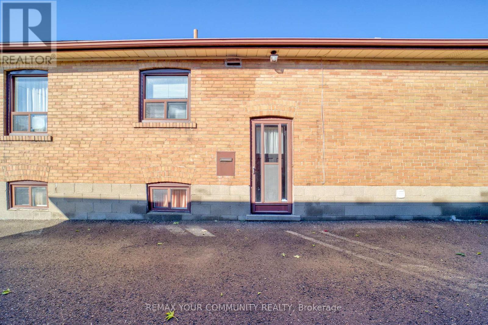 48 ALEXIS BOULEVARD - 39