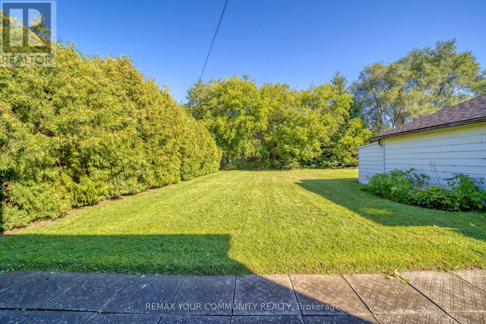 48 ALEXIS BOULEVARD - 44