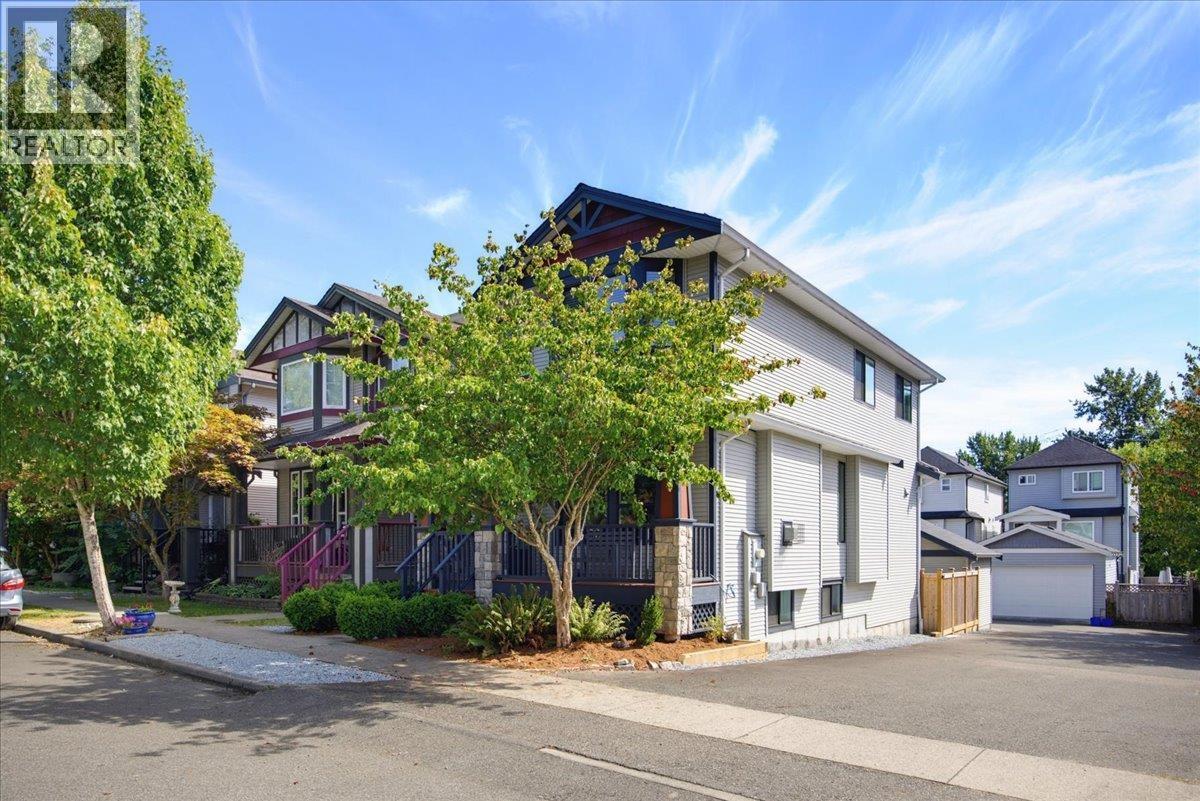 24030 102A Avenue, Maple Ridge, British Columbia, V2W2A2, Maple Ridge, British Columbia — photo 3 of 5