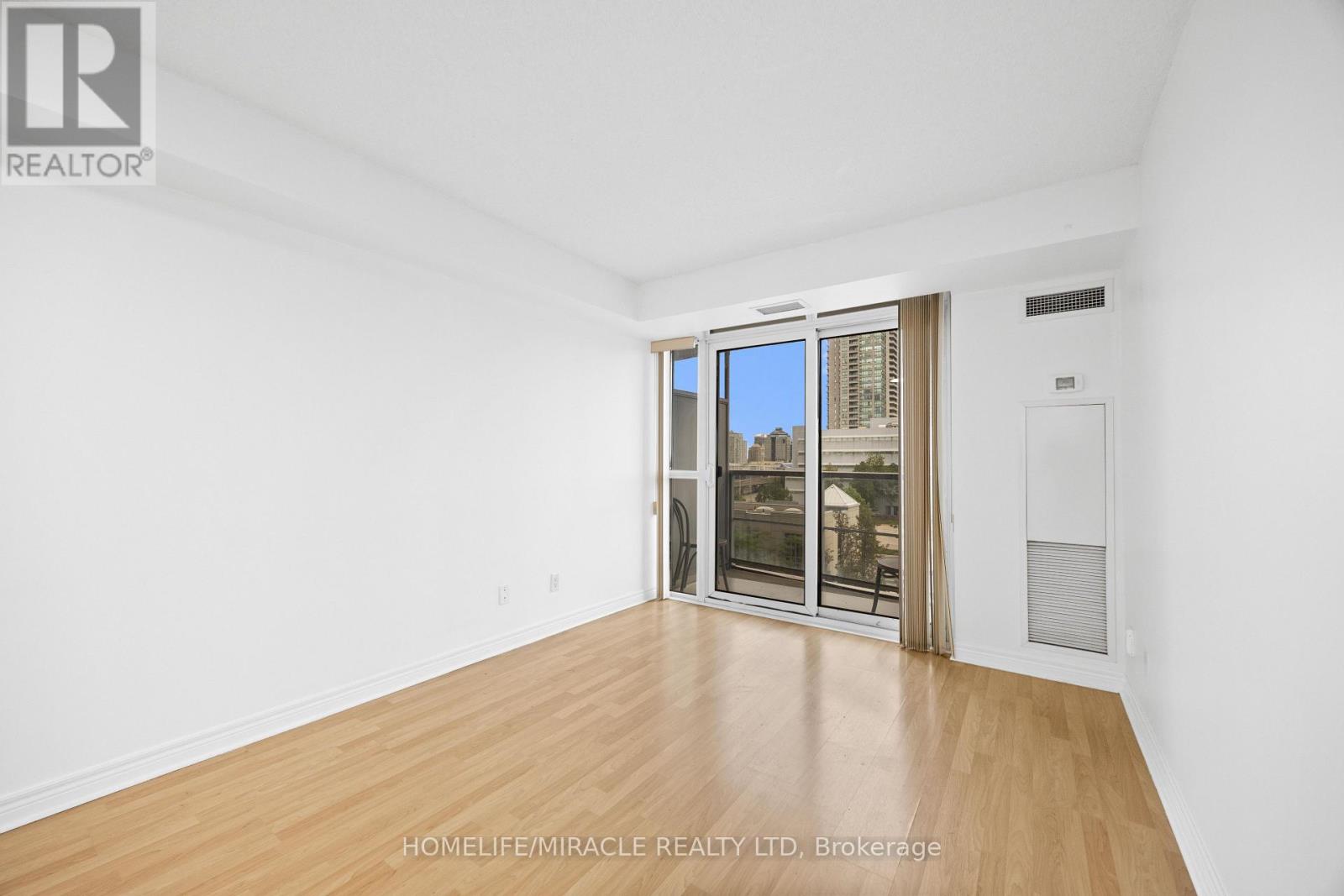 #410 83 BOROUGH DRIVE - 16