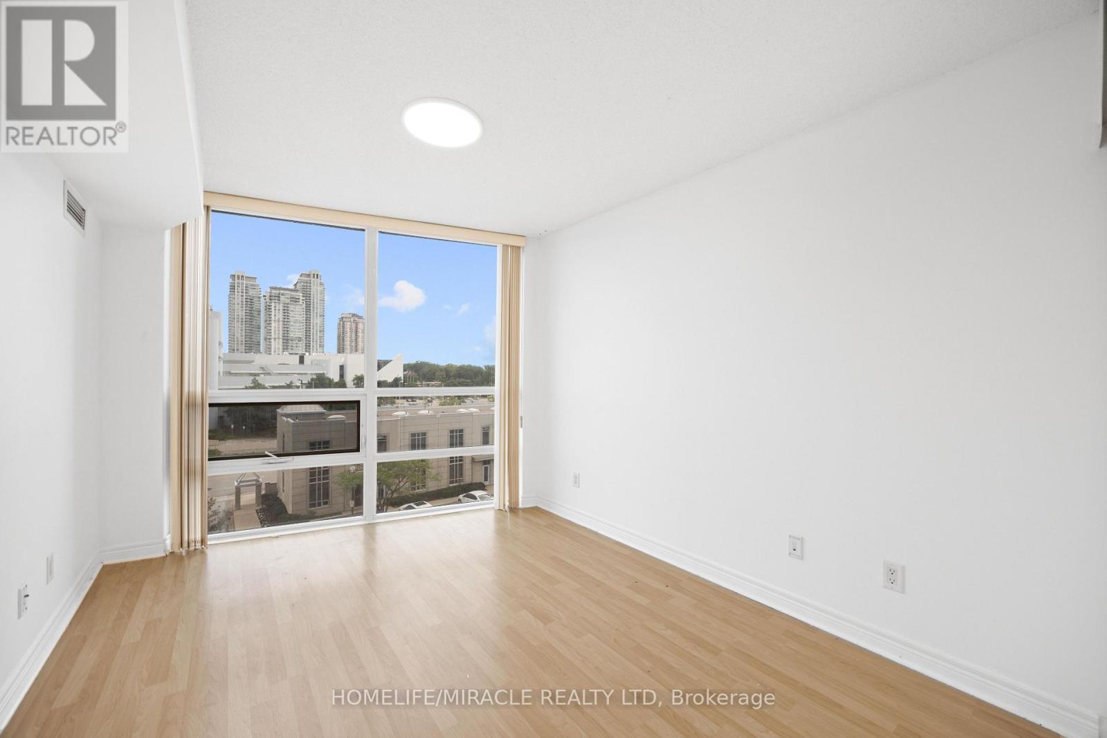 #410 83 BOROUGH DRIVE - 22