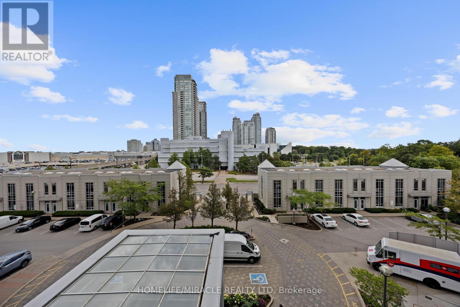 #410 83 BOROUGH DRIVE - Image 26